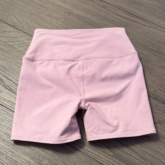 NWOT 🩰 ALO Yoga Women's Limited Edition Pink High-Waist Biker Shorts - Picture 5 of 6